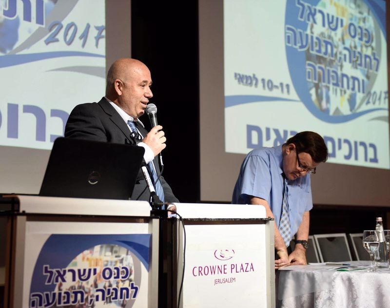 פיני קבסה מפיק כנס חניה תנועה ותחבורה_800x632